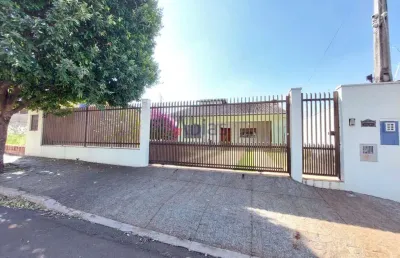 Casa com 3 quartos para alugar na Rua José Missali, 436, Planalto Paraíso, São Carlos