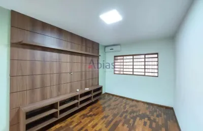 Casa com 3 quartos para alugar na Rua Francisco Gentil de Guzzi, 436, Parque Santa Felícia Jardim, São Carlos