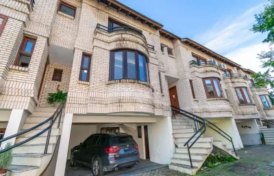 Casa em condomínio fechado com 3 quartos à venda na rua curupaiti, 260, cristal, porto alegre por r$ 750.000