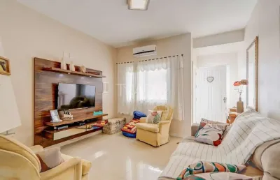 Casa com 2 quartos à venda na rua manoel nunes da silva, 67, guarujá, porto alegre por r$ 415.000