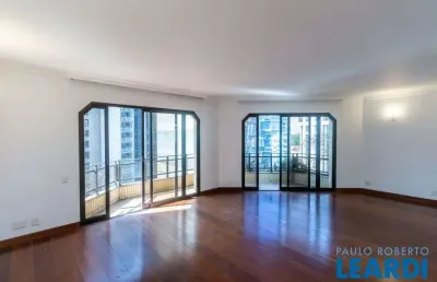 Apartamento com 3 quartos para alugar no Itaim Bibi, São Paulo 