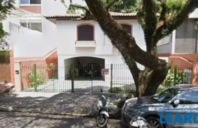 Casa com 4 quartos para alugar na Vila Madalena, São Paulo 