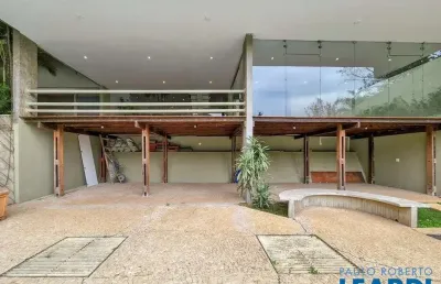 Casa com 5 quartos para alugar no Real Parque, São Paulo 