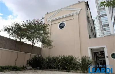 Casa com 4 quartos para alugar na Vila Olímpia, São Paulo 