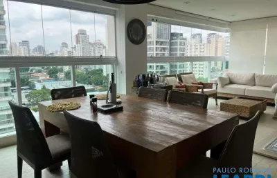 Apartamento com 3 quartos para alugar na Vila Olímpia, São Paulo 