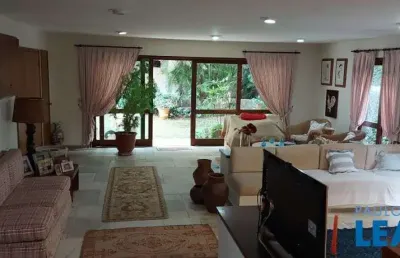Casa com 4 quartos para alugar no Real Parque, São Paulo 
