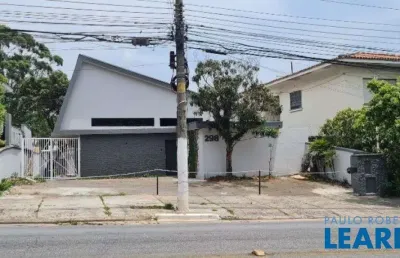Casa com 8 quartos para alugar no Pacaembu, São Paulo 