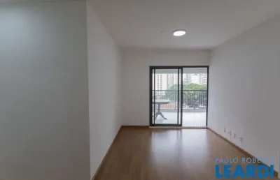 Apartamento com 3 quartos para alugar no Campo Belo, São Paulo 