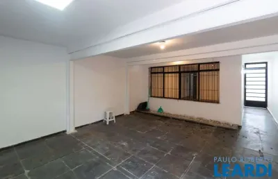 Casa com 2 quartos para alugar na Chácara Santo Antônio, São Paulo 