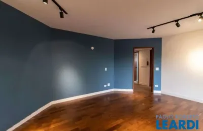 Apartamento com 4 quartos para alugar no Campo Belo, São Paulo 