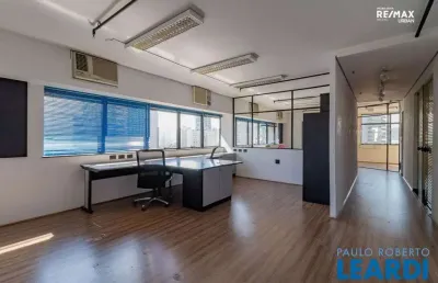 Sala comercial para alugar na Vila Olímpia, São Paulo 