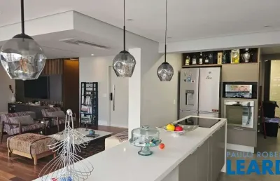 Apartamento com 3 quartos para alugar no Campo Belo, São Paulo 