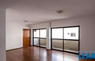 Apartamento com 3 quartos para alugar na Vila Madalena, São Paulo 