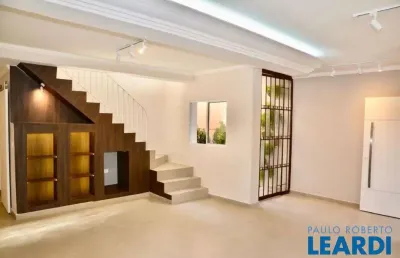 Casa com 3 quartos para alugar no Campo Belo, São Paulo 