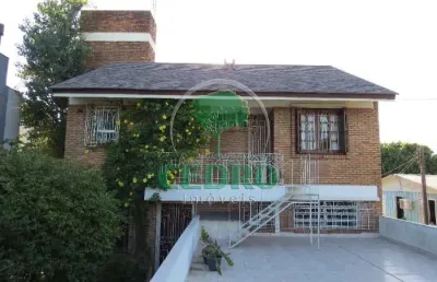 Casa com 3 quartos à venda na rua delfino riet, 287, santo antônio, porto alegre por r$ 1.297.900