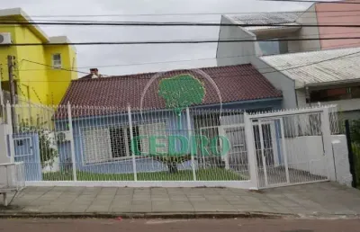Casa com 3 quartos à venda na rua professor clemente pinto, 159, medianeira, porto alegre por r$ 930.000