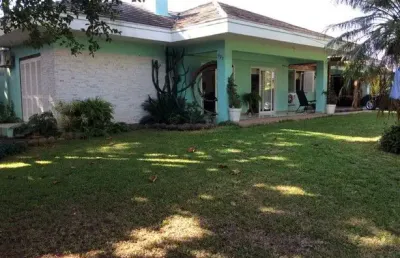 Casa de 280 m², com 03 dormitórios (sendo um deles uma suíte), para venda