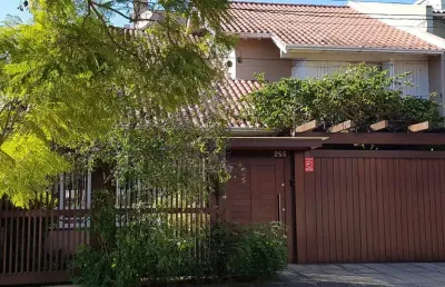 Casa de 240 m², com 03 dormitórios (sendo um deles uma suíte master), para venda