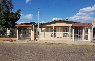 Casa de 200 m², com 03 dormitórios (sendo um deles uma suíte), para venda
