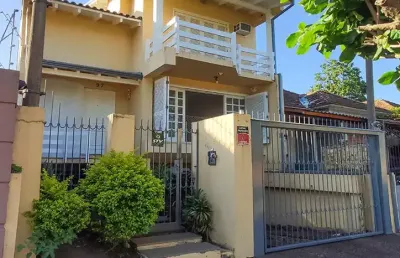 Casa de 270 m², com 03 dormitórios (sendo um deles uma suíte), para venda