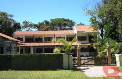 Área de 768m2 - quadra do mar - balneário princesa do mar - com 04 sobrados