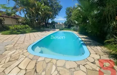 Casa com piscina localizada próximo a 3º pedra de itapoa