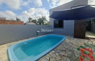 Imóvel em alvenaria, com piscina e churrasqueira no baln. cambiju, medindo aprox. 75,00m², terreno de 180,00m², contendo 03 quartos (01 suíte) .