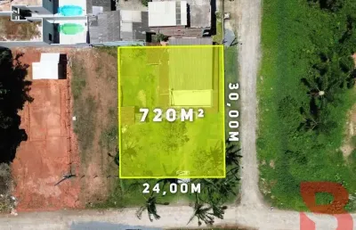 Casa com dois terrenos total de 720,00 m² na barra do sai, 500 metros do mar