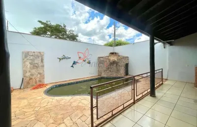 Casa com piscina, churrasqueira e 3 quartos no terra branca