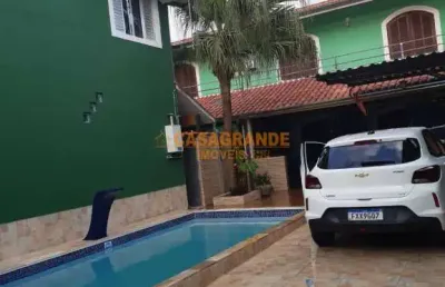 Casa com 3 quartos com edícula e piscina na vila tesouro,
