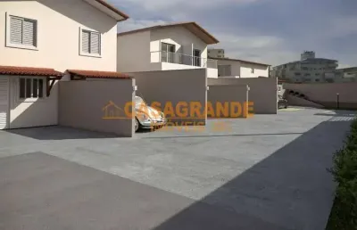Casa com 02 quartos, 64mts no chácaras pousada do vale