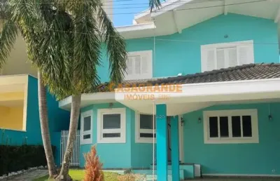 Casa com 4 quartos- 245 m²- condomínio altos da serra iv