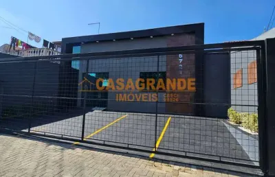 Casa comercial com 03 quartos, no bosque dos eucaliptos  sjc