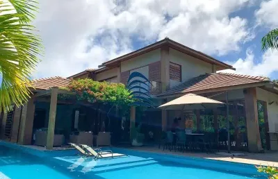 Excelente casa alto padrão em praia do forte com terreno 800 m2 eárea construída 160m2 terrea e 160 parte superior  com 2 pavimentos