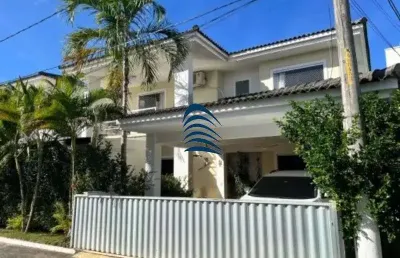 Linda casa em buraquinho com 4 quartos, sendo 01 suíte com varanda, ar condicionado, 02 banheiros. todos os quartos com ar condicionado
