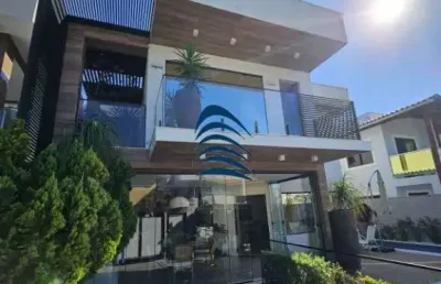 Esplendida casa duplex em lauro de freitas  cinematográfica mansão no condomínio univillas com localização privilegiada a apenas 3 minutos do shopping parque bahia em lauro de freitas