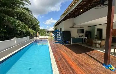 Casa recém reformada no alphaville litoral norte 1 com 462m² de terreno e 271m² de área construída, fino acabamento, porteira fechada