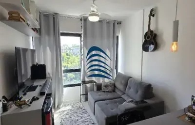 Excelente apartamento na barra, quarto e sala, porteira fechada, 29m2, 01 banheiro, 01 vaga de garagem, móveis planejados, geladeira, ar condicionado,