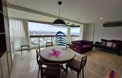 Linda cobertura duplex de 2 suítes, 105 m², nascente, vista mar, 2 vagas rotativas, com armários, ar-condicionas, teto rebaixado, iluminação, reiki, varanda com deck e banheira de hidromassagem.