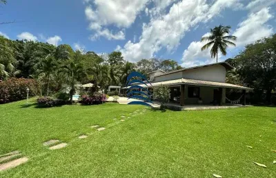 Casa no condomínio águas finas em lauro de freitas - casa com 6 quartos sendo 4 suítes com piscina e área gourmet.
