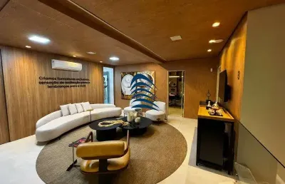 Excelente casa comercial na barra, já reformada, 2 pavimentos, 317m² de área construída, terreno 271m²m com localização estratégica e bem comercial, a 550m² metros do farol da barra.