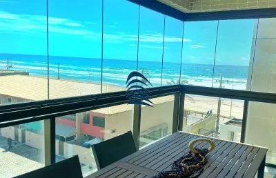 Apartamento vista mar, pé na areia  porteira fechada, nascente 60m2, 2/4 sendo 01 suíte, único dono em praia do flamengo   com varanda, sala de estar,