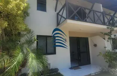 Imóvel localizado na rua flamengo, itapuã. ?? possui 4/4  sendo um deles suíte, mais dependência completa   norte sul ( ventilação cruzada)