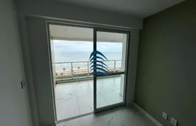 Apartamento frente mar varanda gourmet, 46m 01 quarto e sala, banheiro social, cozinha aberta, área de serviço, piso em porcelanato, armários embutidos, fogão cooctop, forno, depurador de ar, andar al