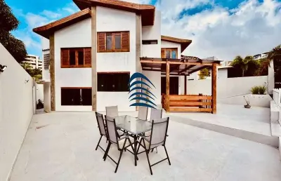 Excelente casa no itaigara de 4 suítes, home office, lavabo, dependência completa, cozinha integrada com a área de serviço, piscina privativa, área gourmet, ar condicionados nas suítes.