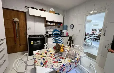 Apartamento amplo  térreo, 02 quartos sala ampla com dois ambientes  banheiro socia