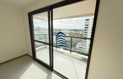 Excelente quarto e sala , com varanda !! poente , andar alto, 24m2.