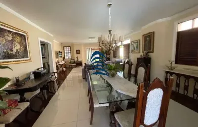 Casa extremamente bem cuidada!!  passou por reforma e está em perfeito estado com tudo funcionando.