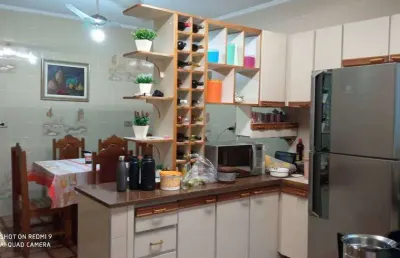 Sobrado venda tem 352m2, 3 quartos, suíte com hidro, estuda permuta por casa no interior até 700.000