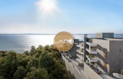 Apartamento novo no bairro cacupé com vista mar 3 dormitórios sendo 3 suites.